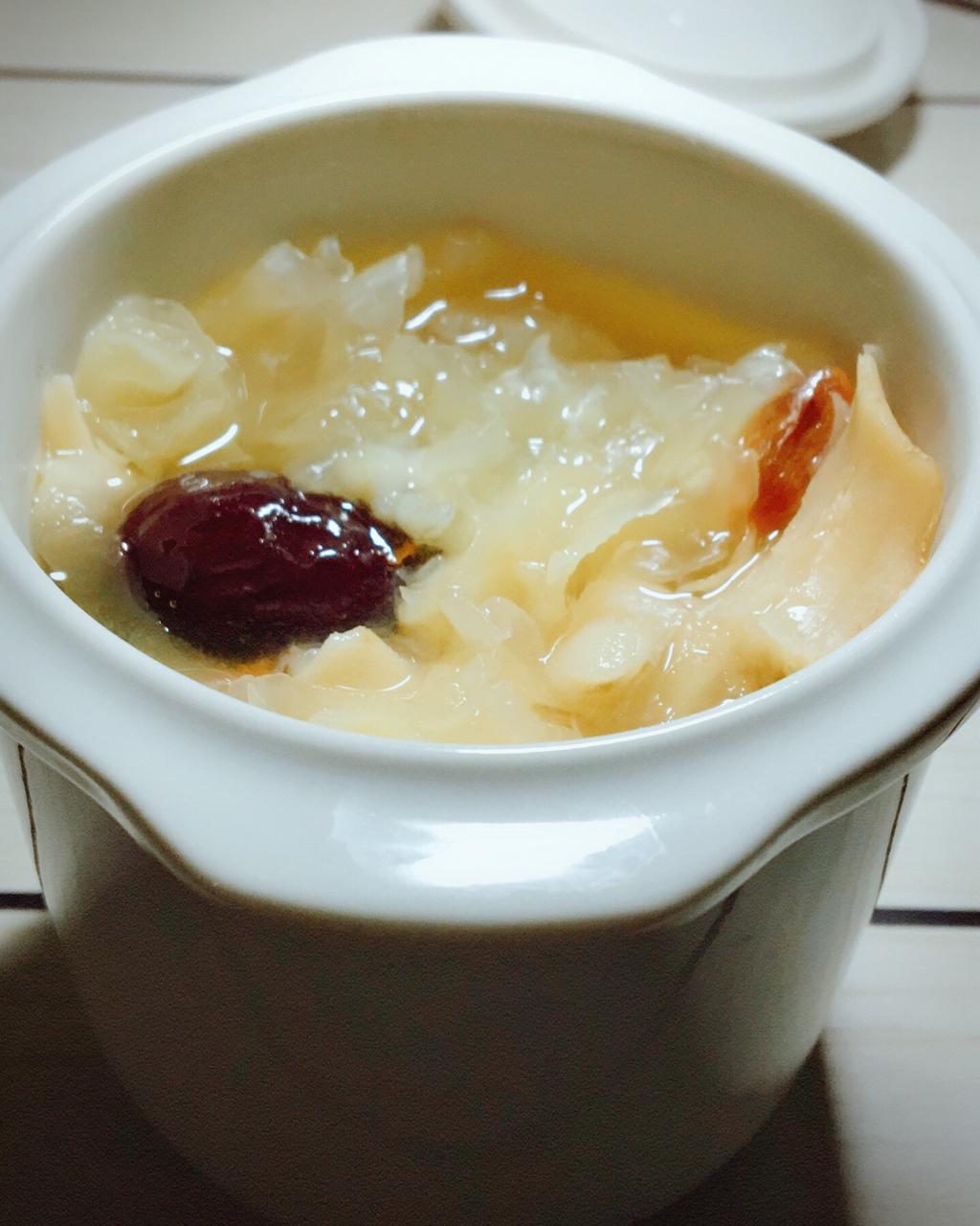 银耳冰糖红枣隔水炖