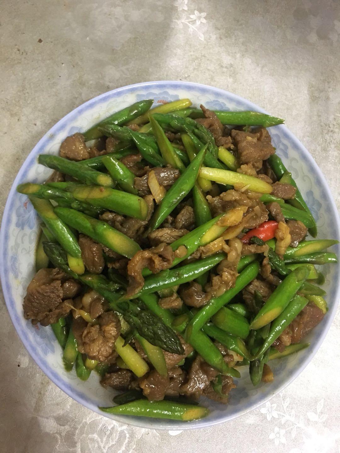 黑椒牛肉炒芦笋