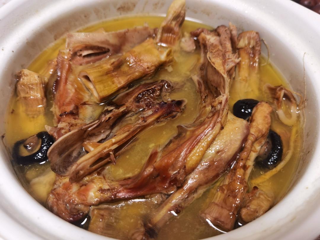 笋干老鸭煲