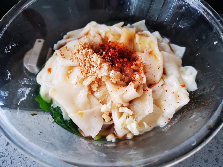 饺子皮版油泼面