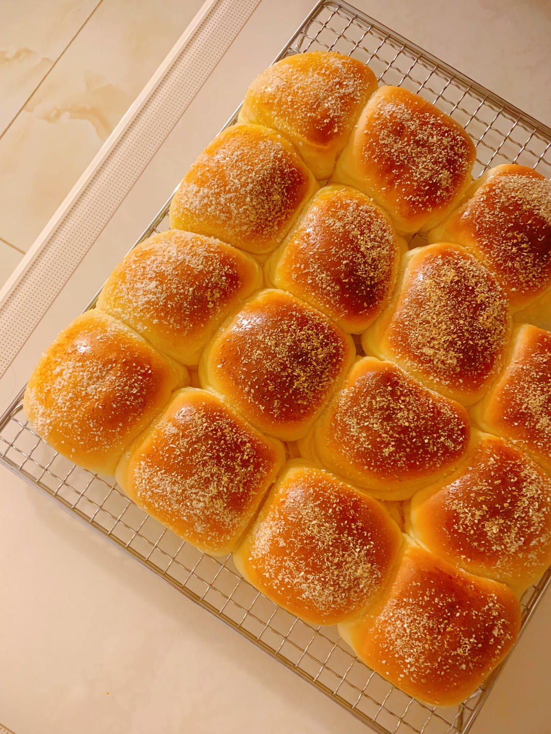 没有人能拒绝早餐来一块「椰蓉奶黄餐包」