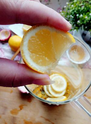 百香果蜂蜜柠檬茶的做法 步骤3