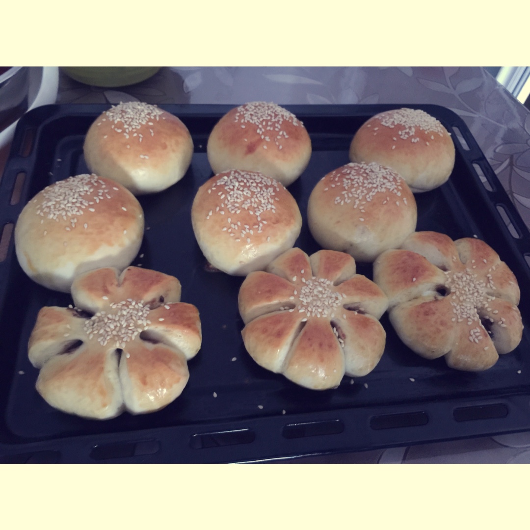 蘑菇头红豆沙面包