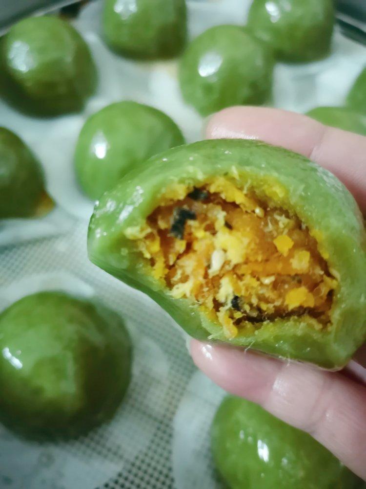 网红青团～～咸蛋黄肉松青团