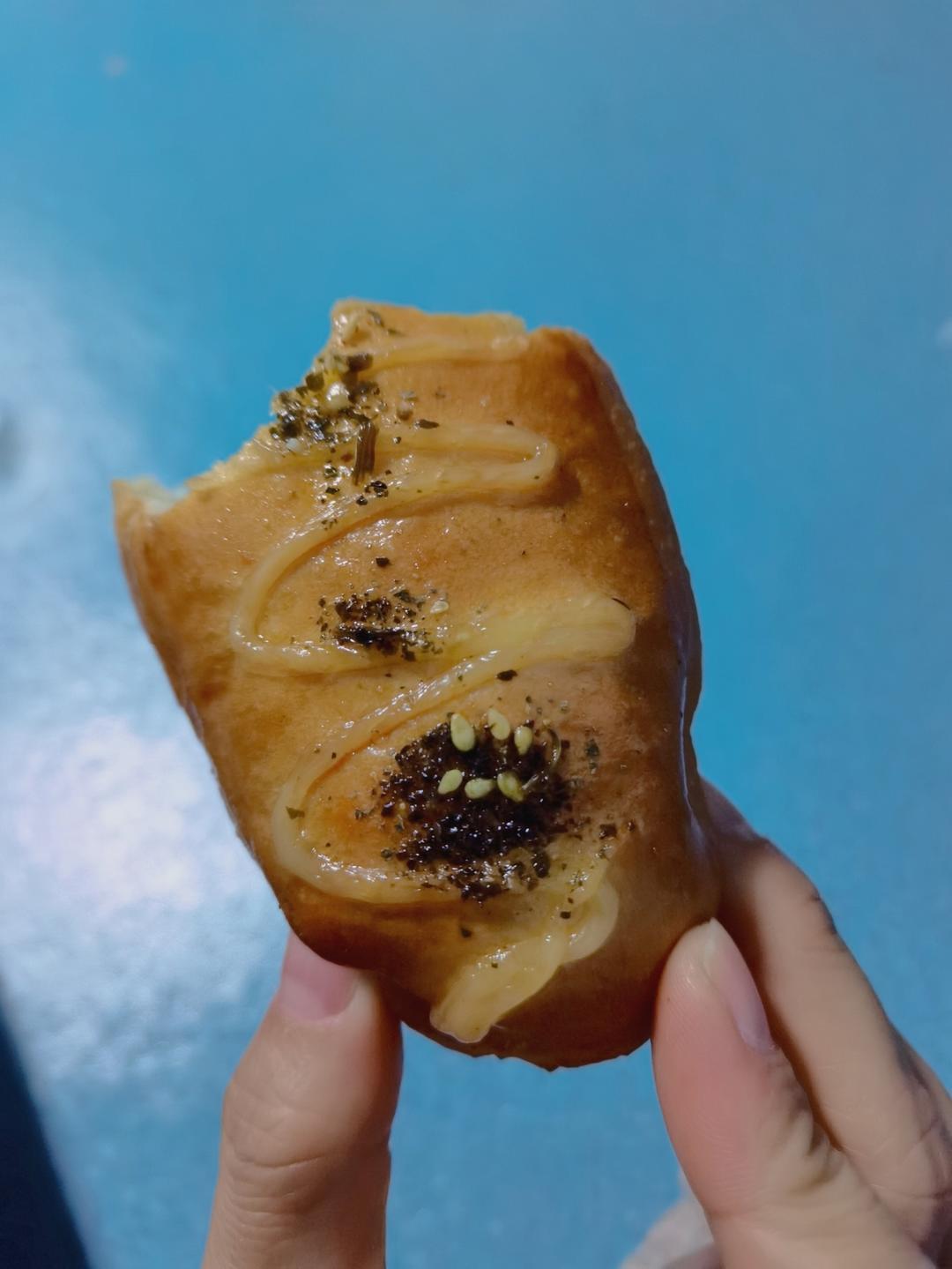 咸蛋黄肉松/香葱肉松软面包（两种口味）