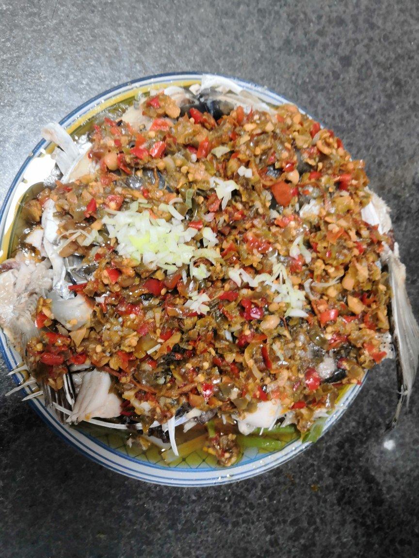 剁椒鱼头 | 辣气十足，附自制剁椒详细做法