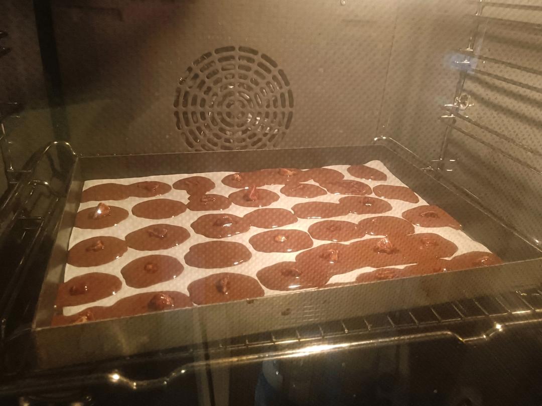 一口一个的嘎嘣脆夏威夷可可薄脆片