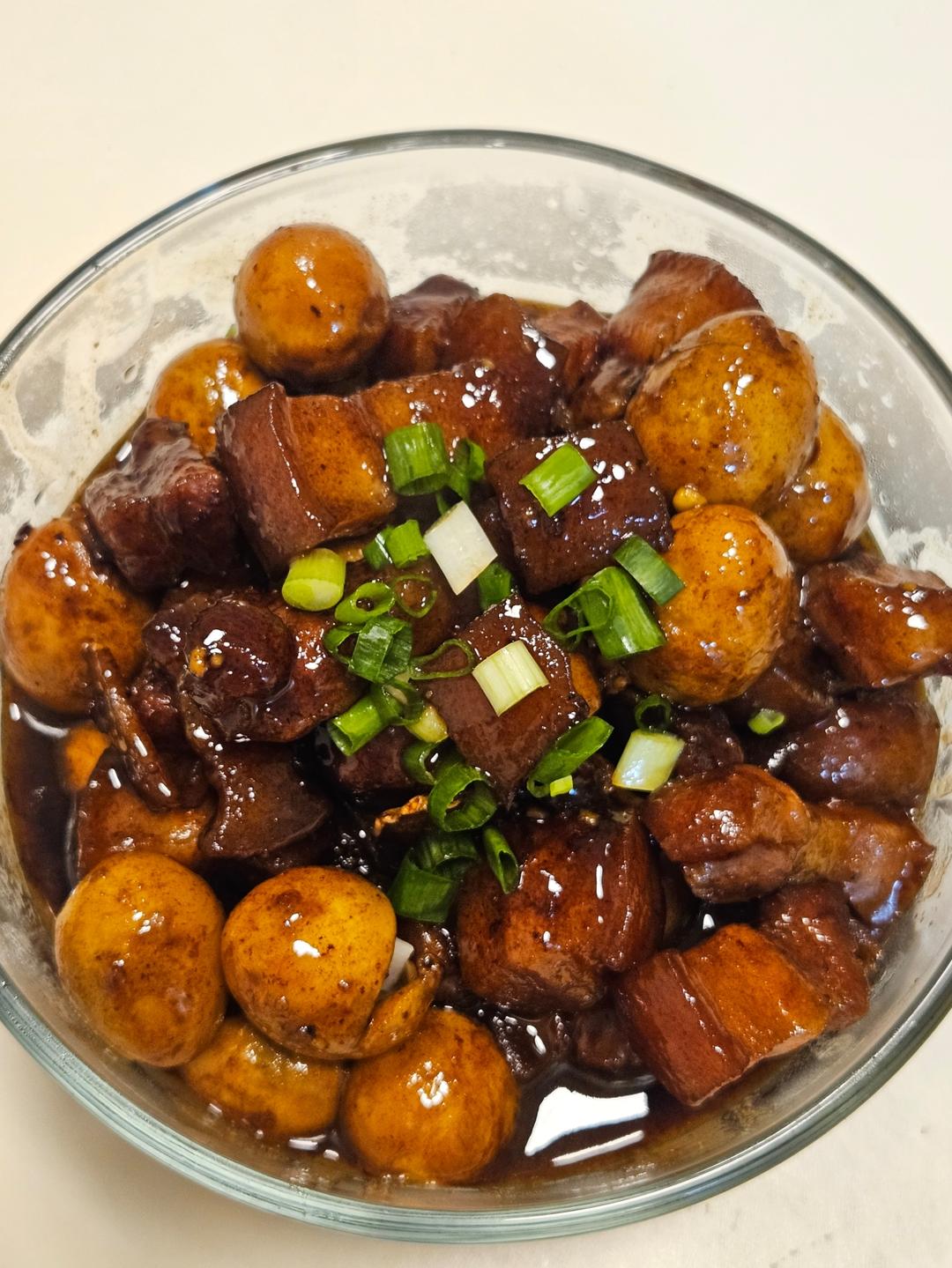 今天这个鹌鹑蛋红烧肉 简直不要太下饭了