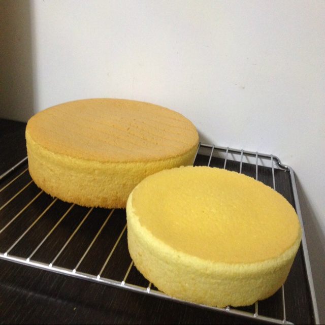 超简单完美戚风蛋糕（6寸2蛋）附打发、翻拌、脱模视频