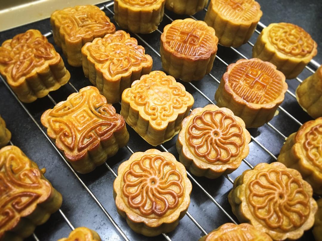 广式月饼—蛋黄莲蓉月饼