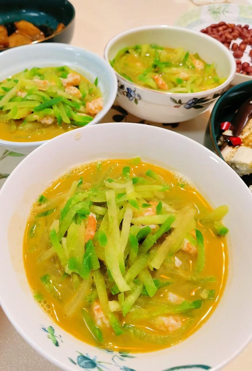 秋冬滋补：萝卜大虾汤的做法