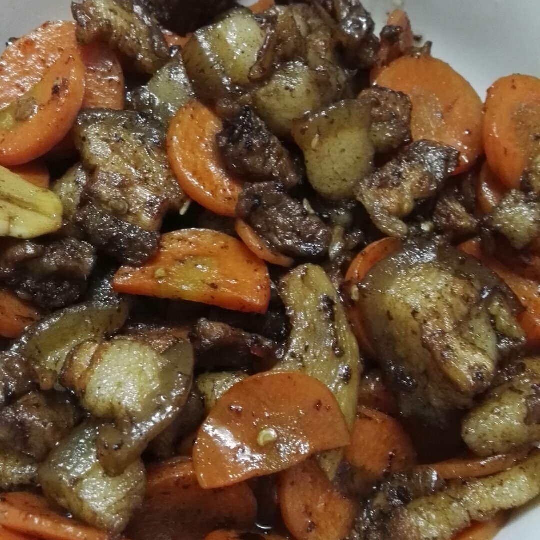 胡萝卜片炒五花肉