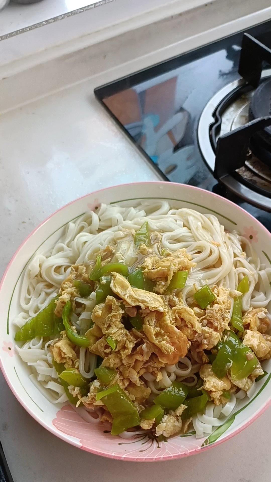 一碗尖椒鸡蛋打卤面