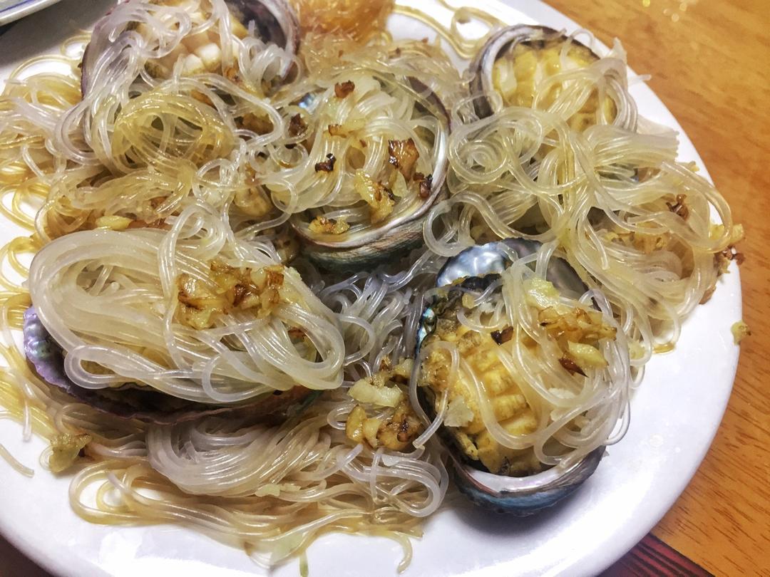 蒜蓉粉丝蒸鲍鱼
