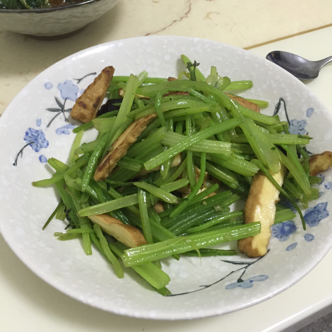 素菜：芹菜炒豆腐干