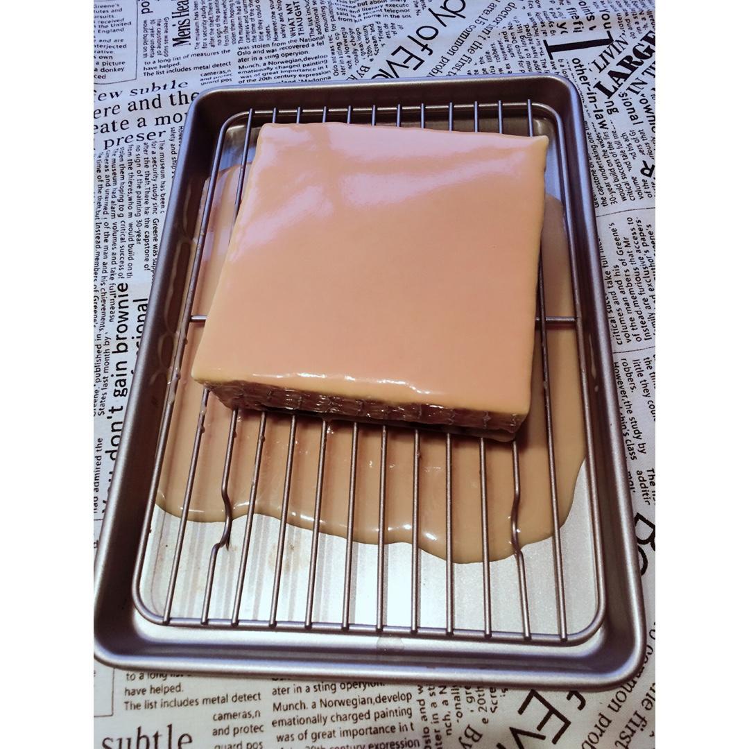 南瓜巧克力慕斯配焦糖淋面