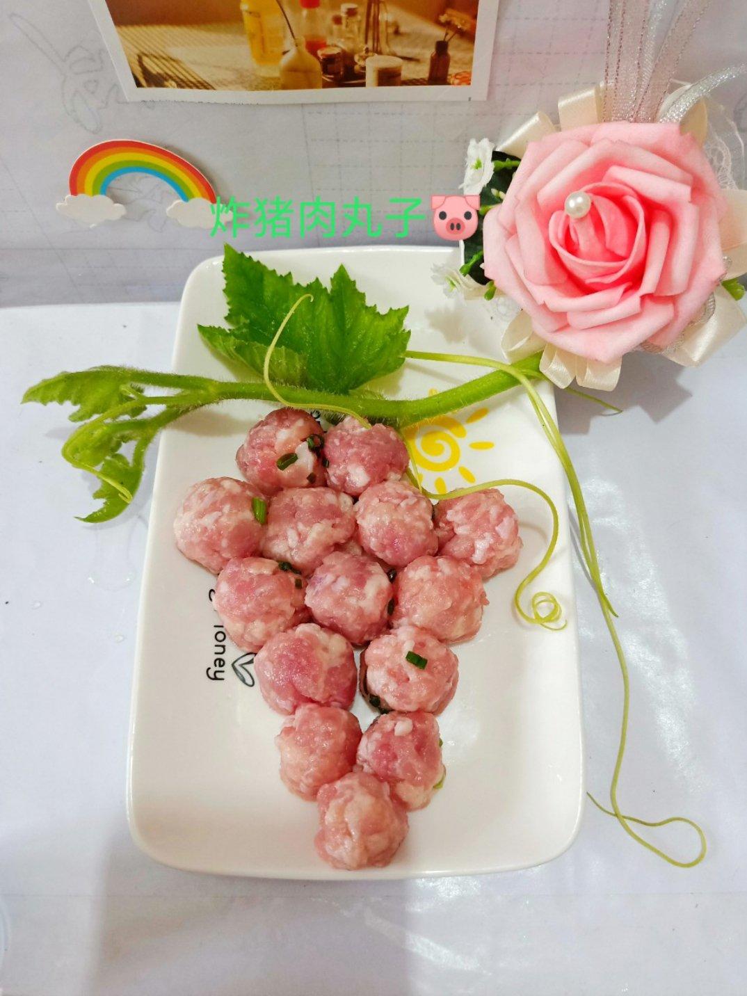 炸猪肉丸子