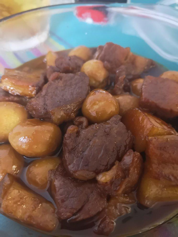 加了鹌鹑蛋后，这盘红烧肉，美味的逆天啦——鹌鹑蛋烧肉（孔瑶食谱）