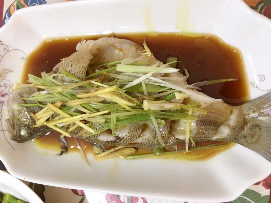 豉油清蒸鱼 清蒸鲈鱼