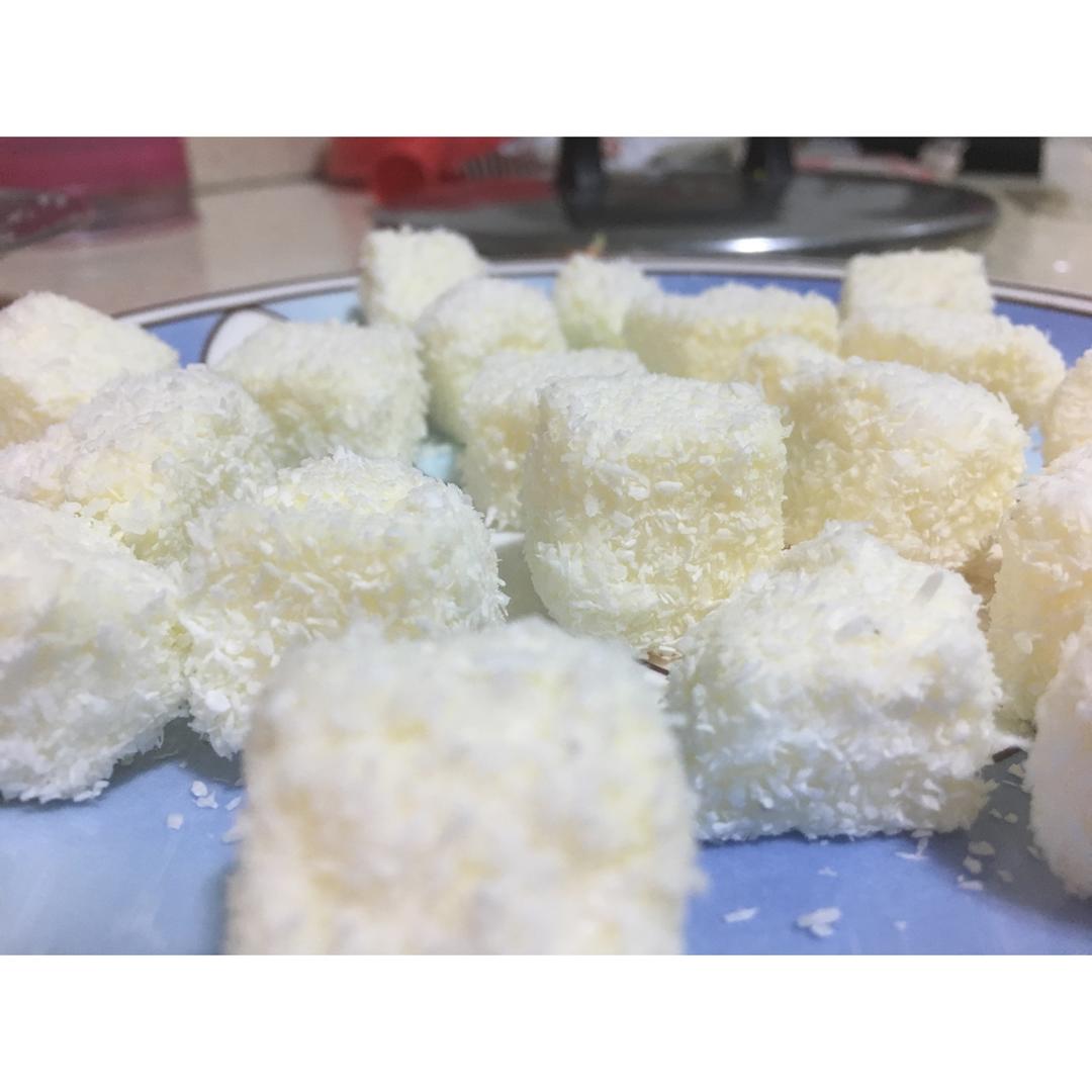 完胜85度C牛奶椰丝小方