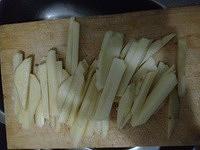 土豆烧豆角的做法 步骤2