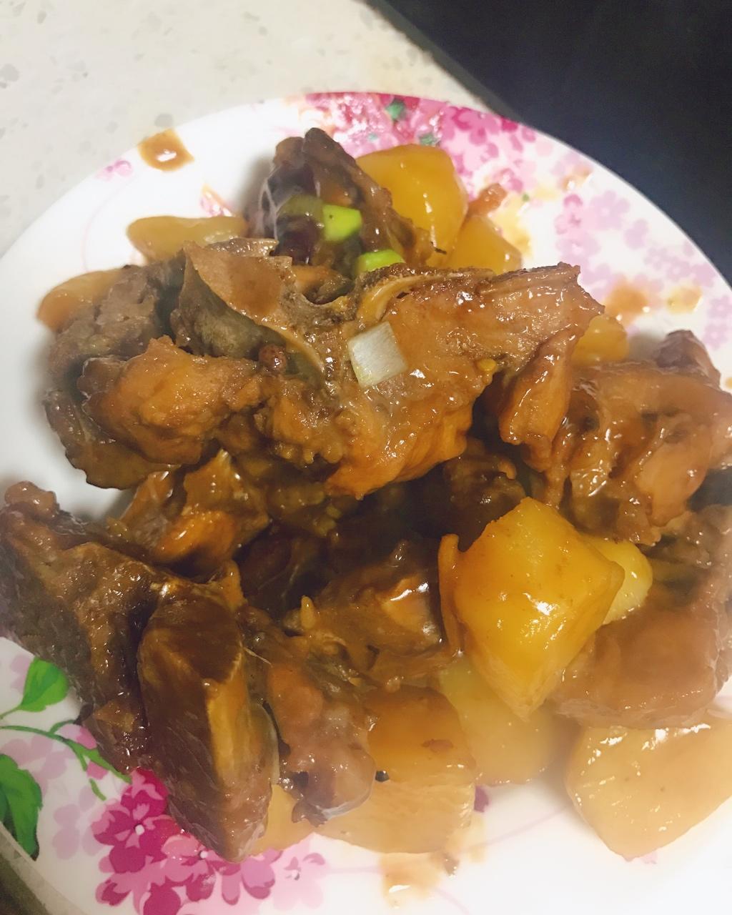 土豆焖脊骨