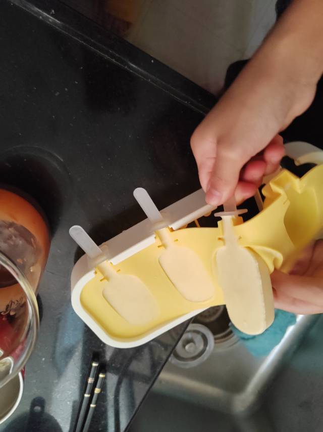 打爆梦龙狗头，自制巧克力脆皮雪糕冰激凌！巨简单粗暴