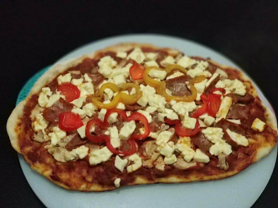 萨拉米薄底披萨 Salami Pizza