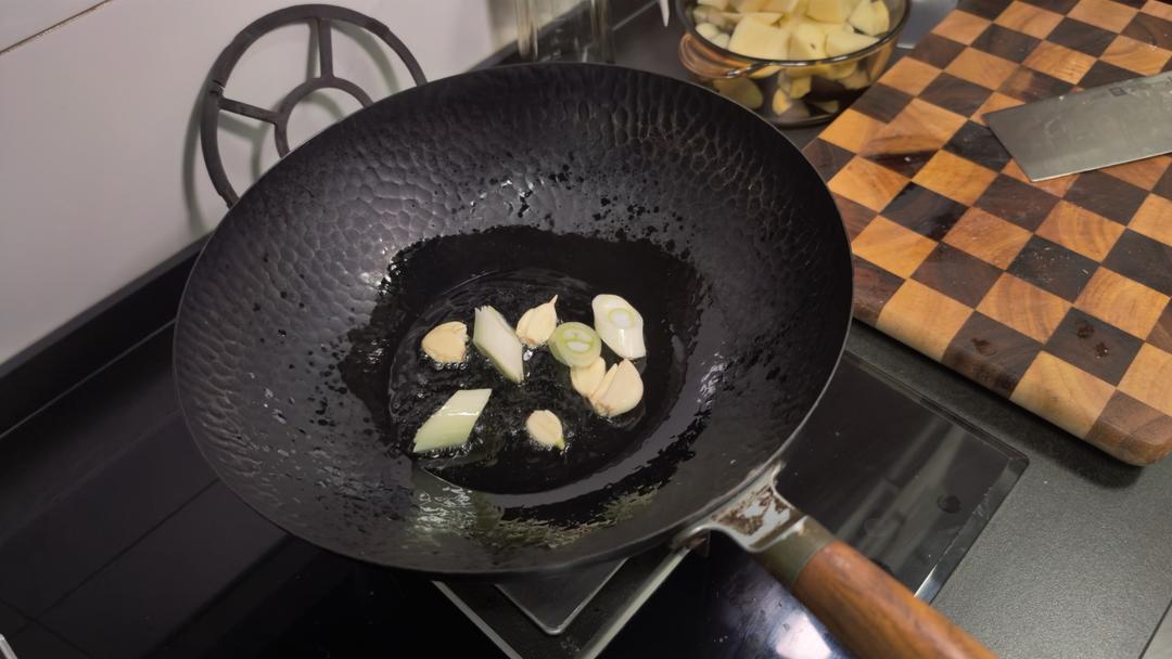 茄子炖土豆，太下饭了的做法 步骤2