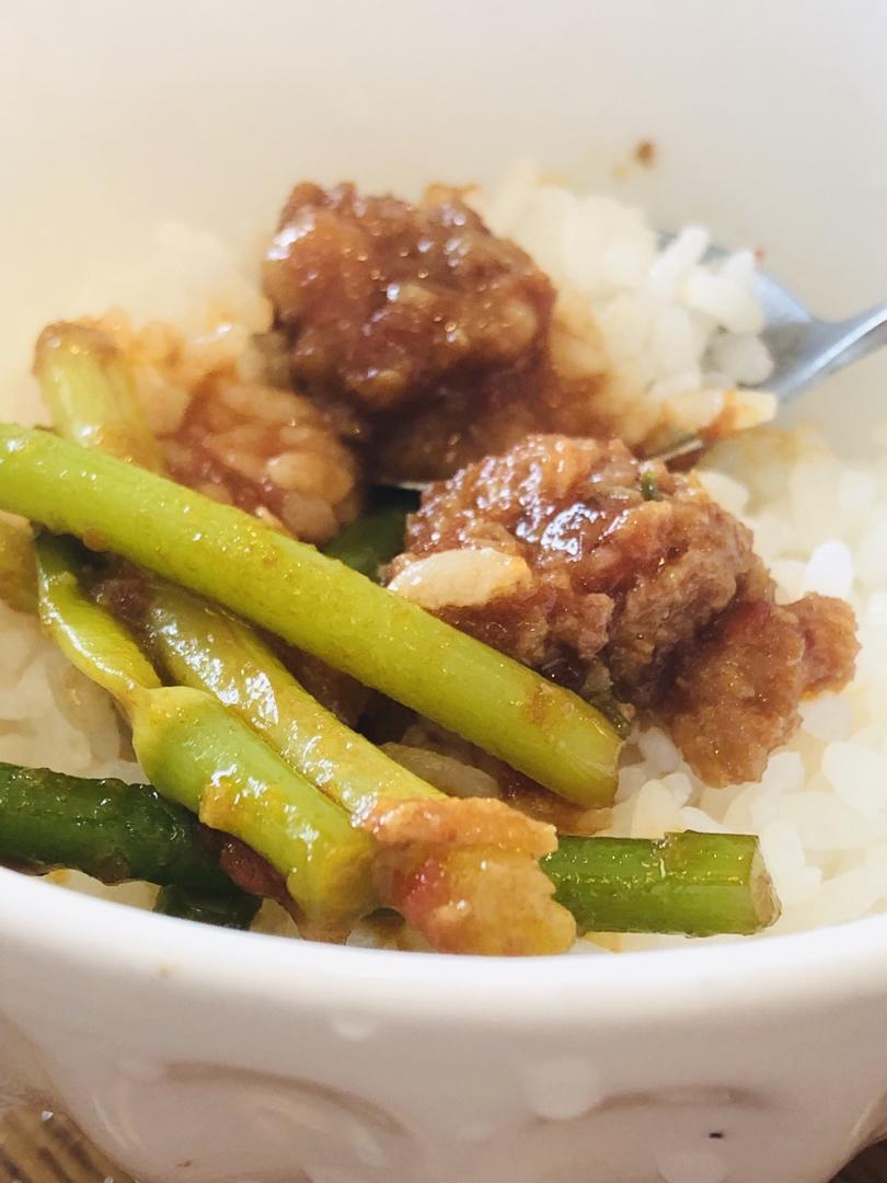 家常菜蒜薹炒肉（蒜苔炒肉）