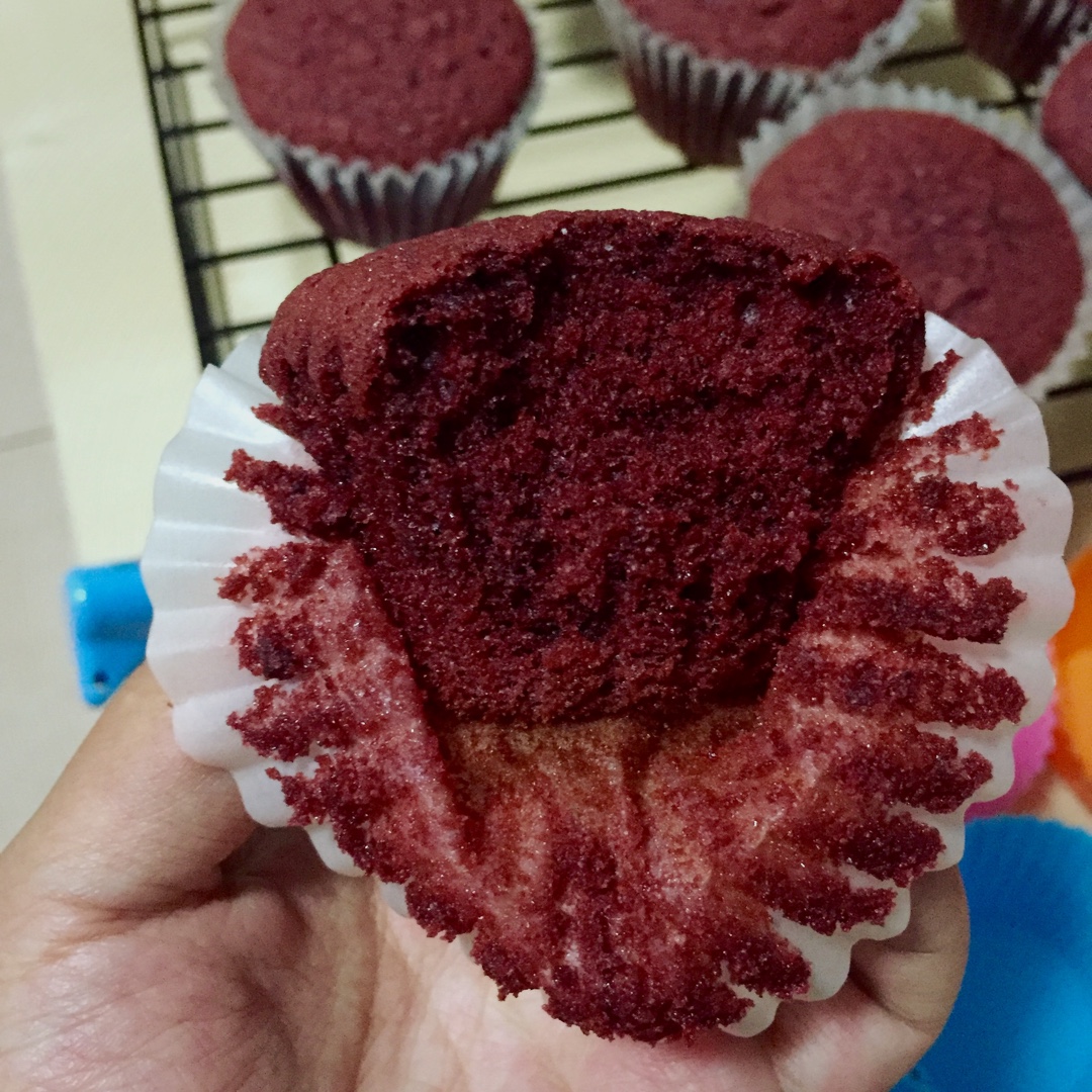 红丝绒纸杯蛋糕