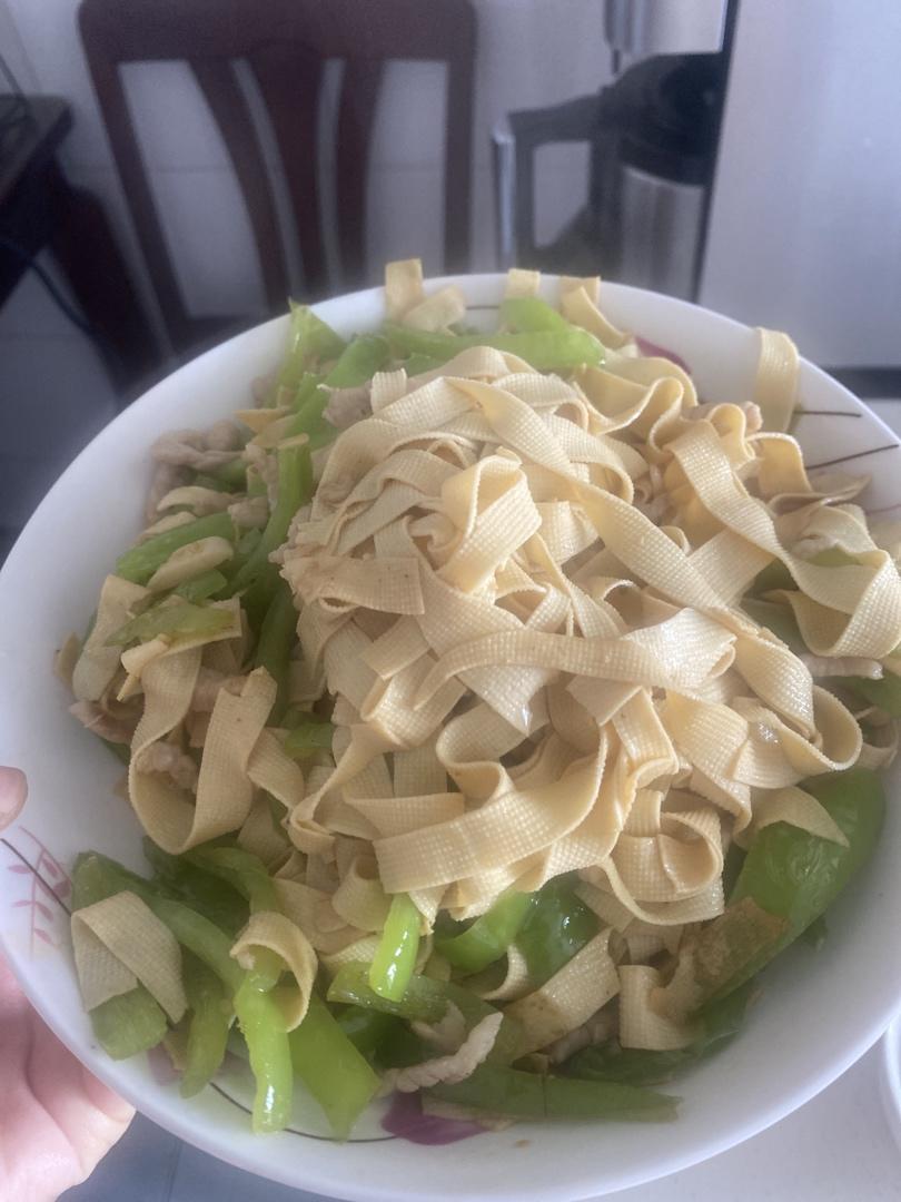 青椒豆腐皮炒肉丝