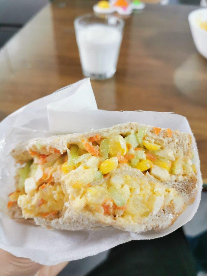 可以出道的地摊三明治