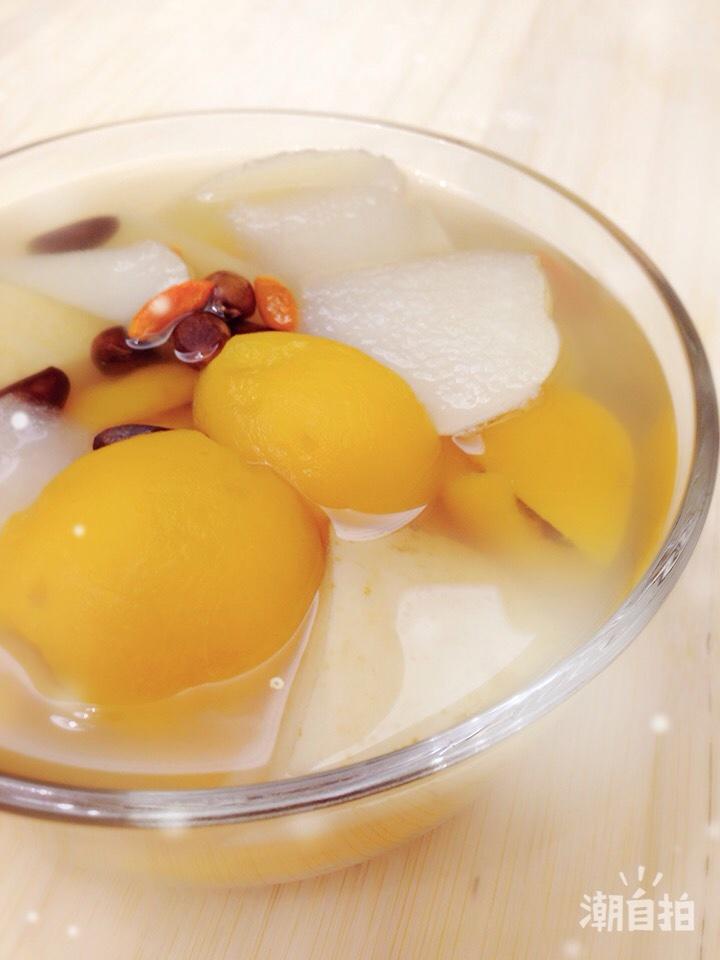 冰糖雪梨炖枇杷的做法