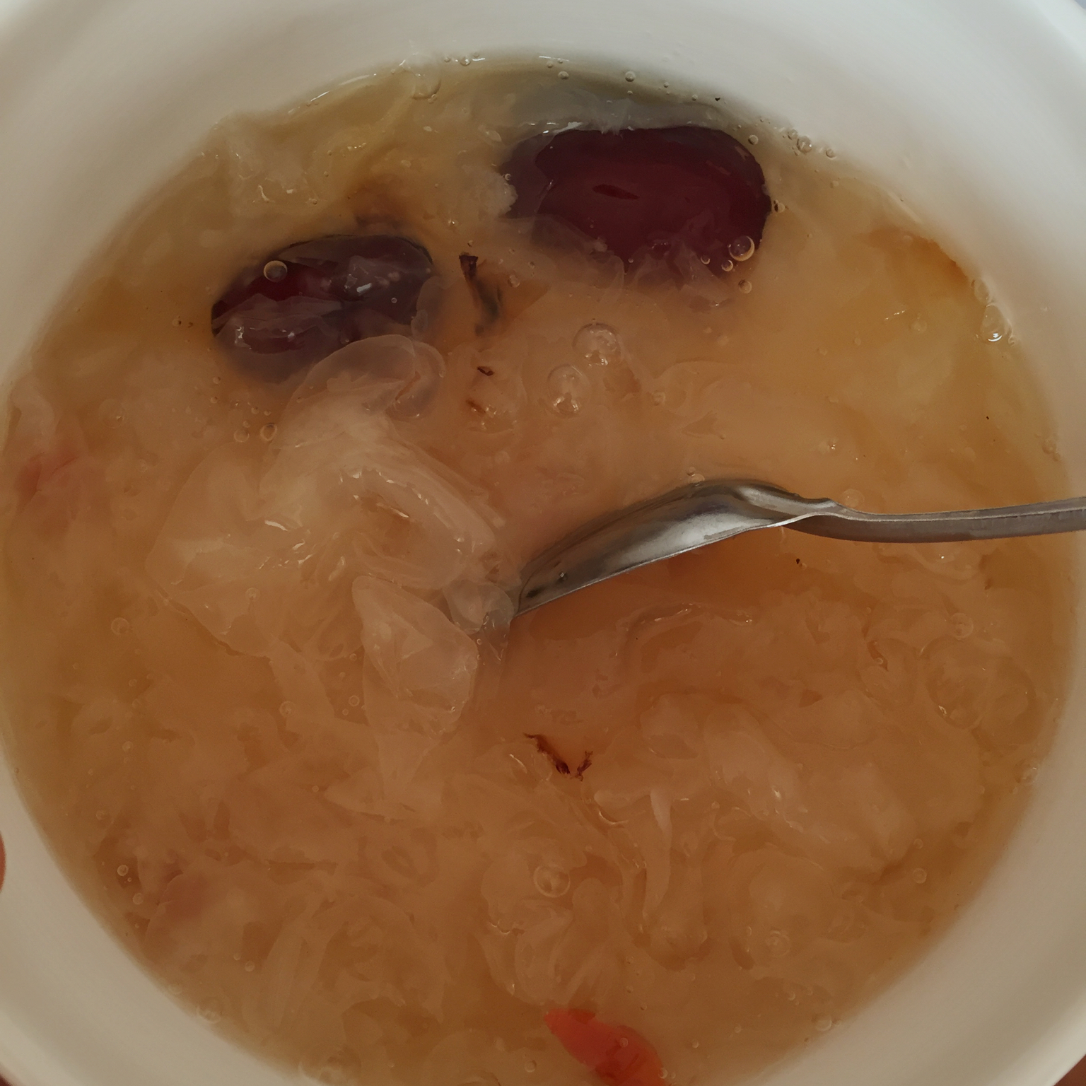 银耳红枣枸杞甜汤