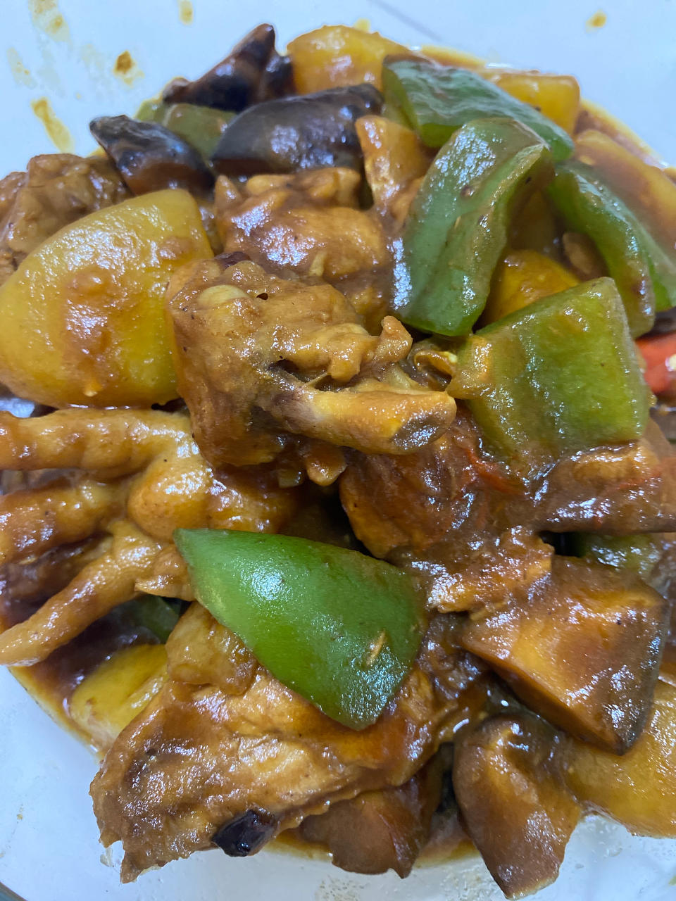 十几年不吃鸡肉的人吃了一盘子的小鸡炖香菇