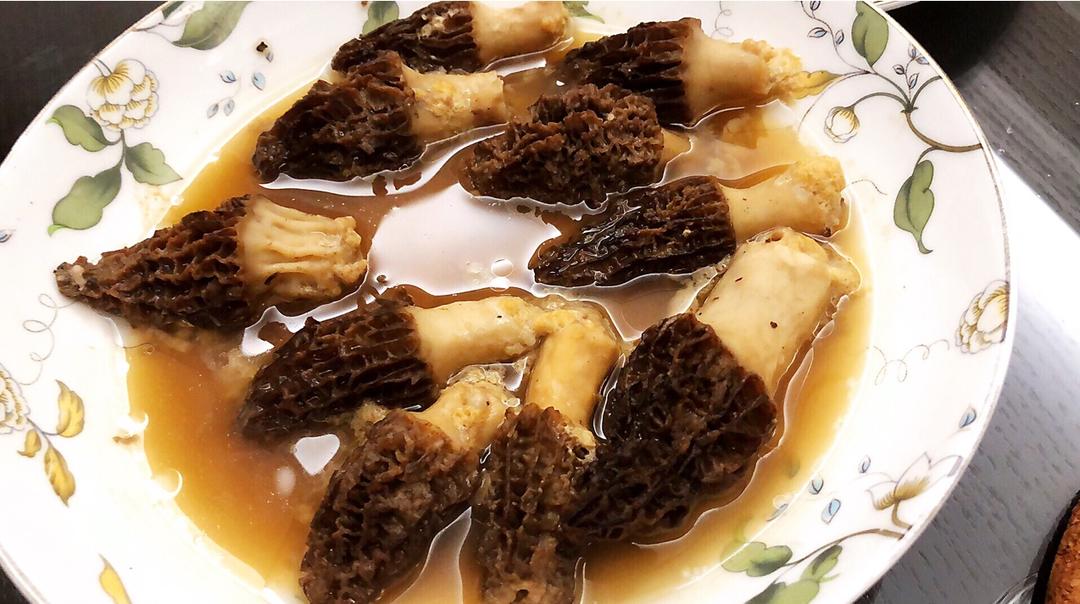 一口咬下终生难忘美味的羊肚菌酿肉
