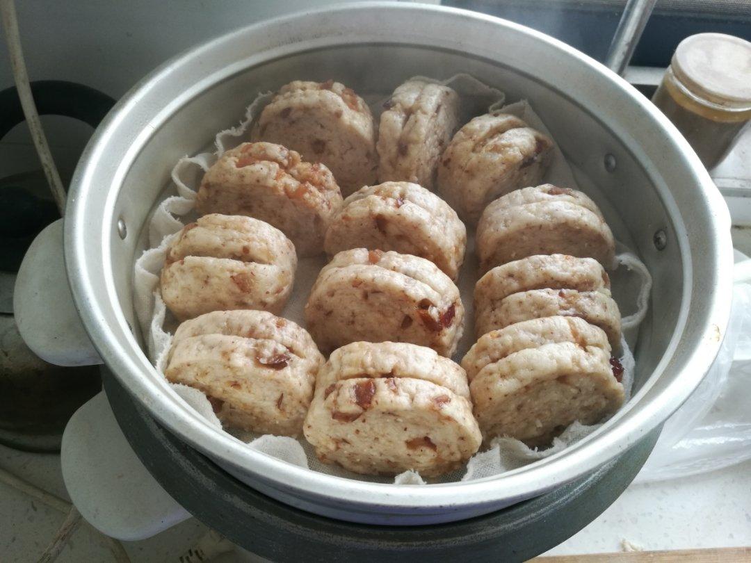 核桃红枣葡萄黑芝麻奶香馒头