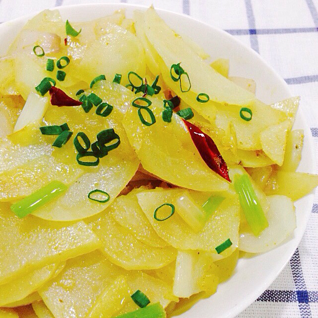 边吃边流泪的「孜然土豆片」
