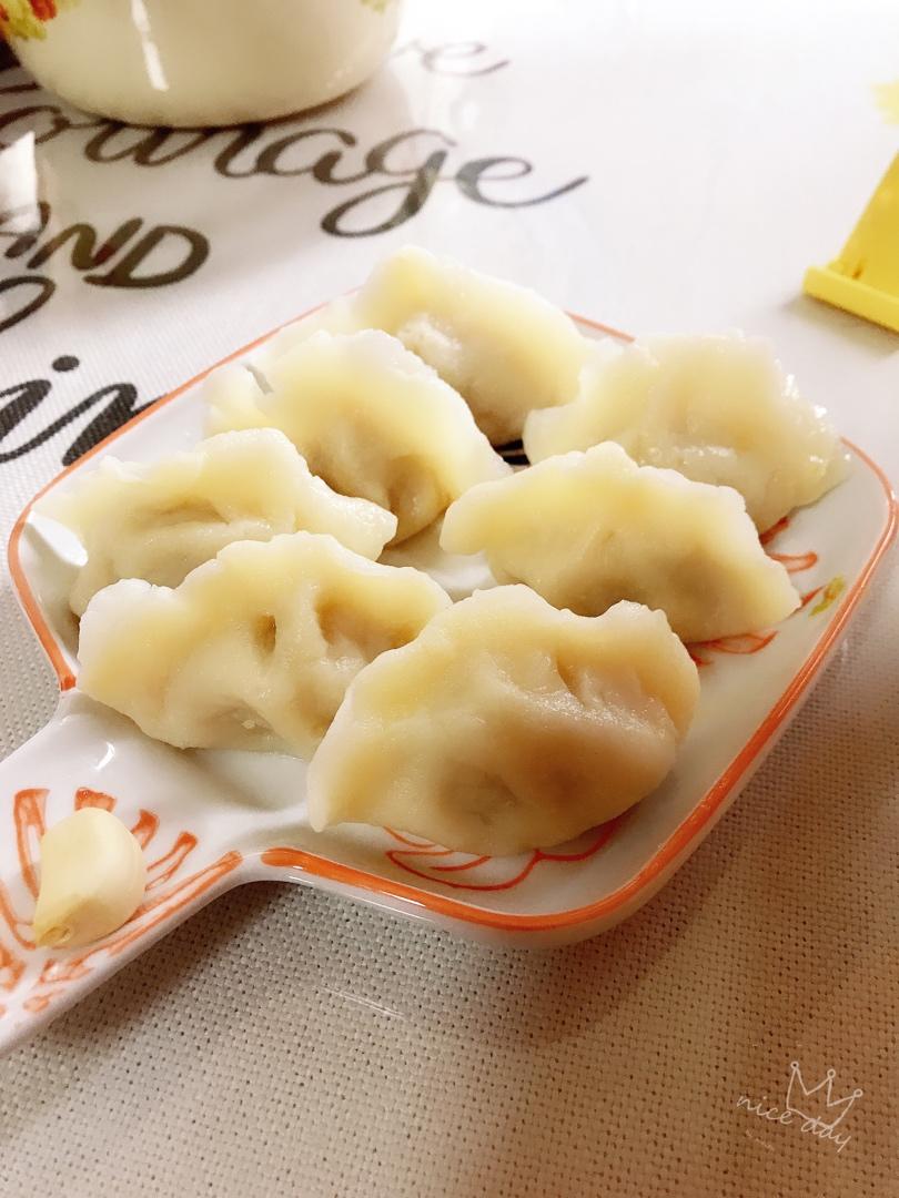 芹菜胡萝卜猪肉水饺