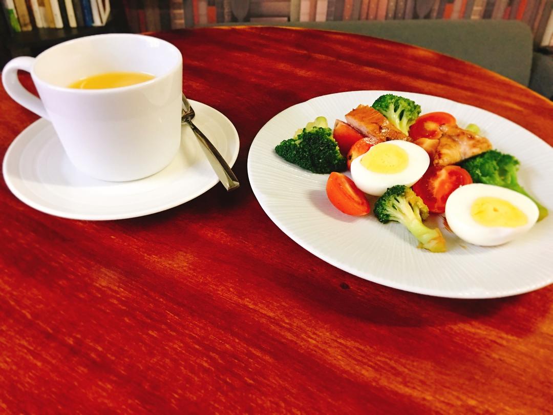 煎鸡胸肉蔬菜沙拉