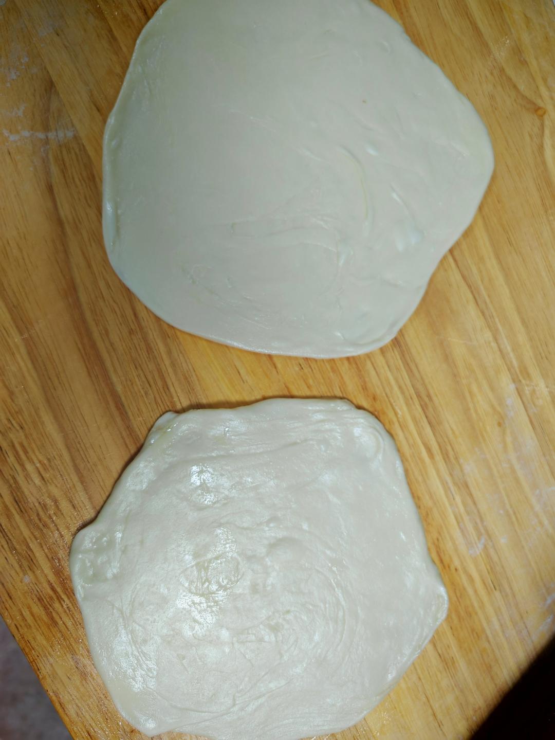 烙饼不硬的小窍门 掌握了你也能看出柔软多层凉了不硬的小油饼