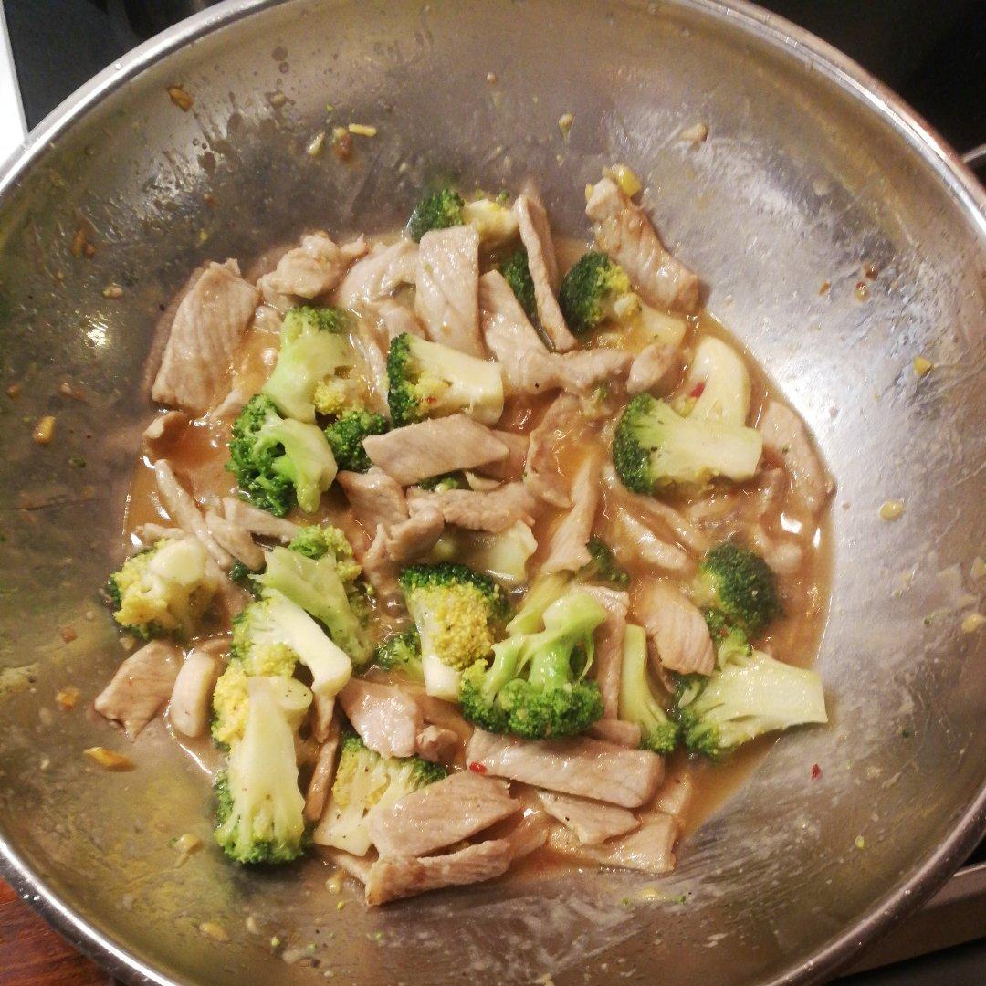 西兰花炒肉片