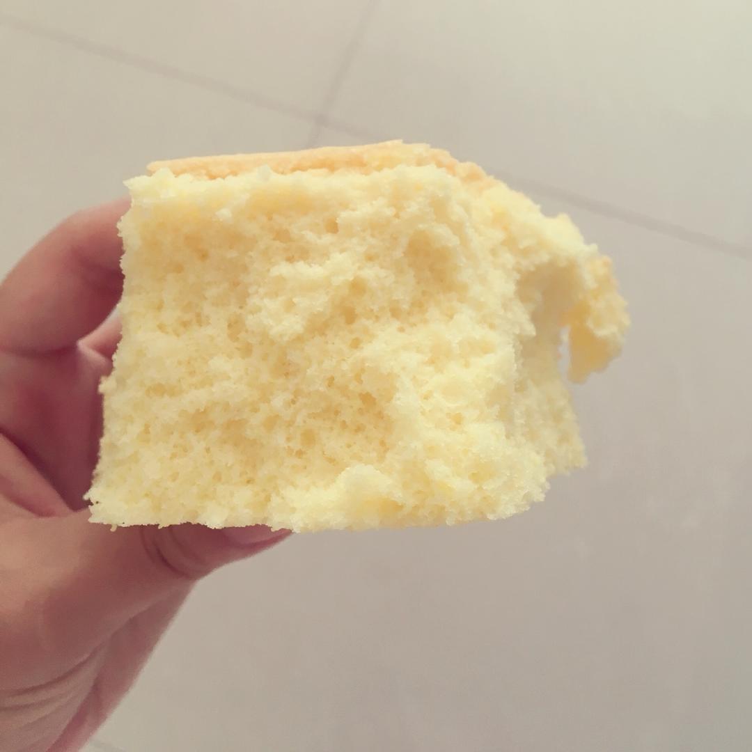 （制作时长5分钟左右）简单粗暴的做一只戚风｜视频及gif
