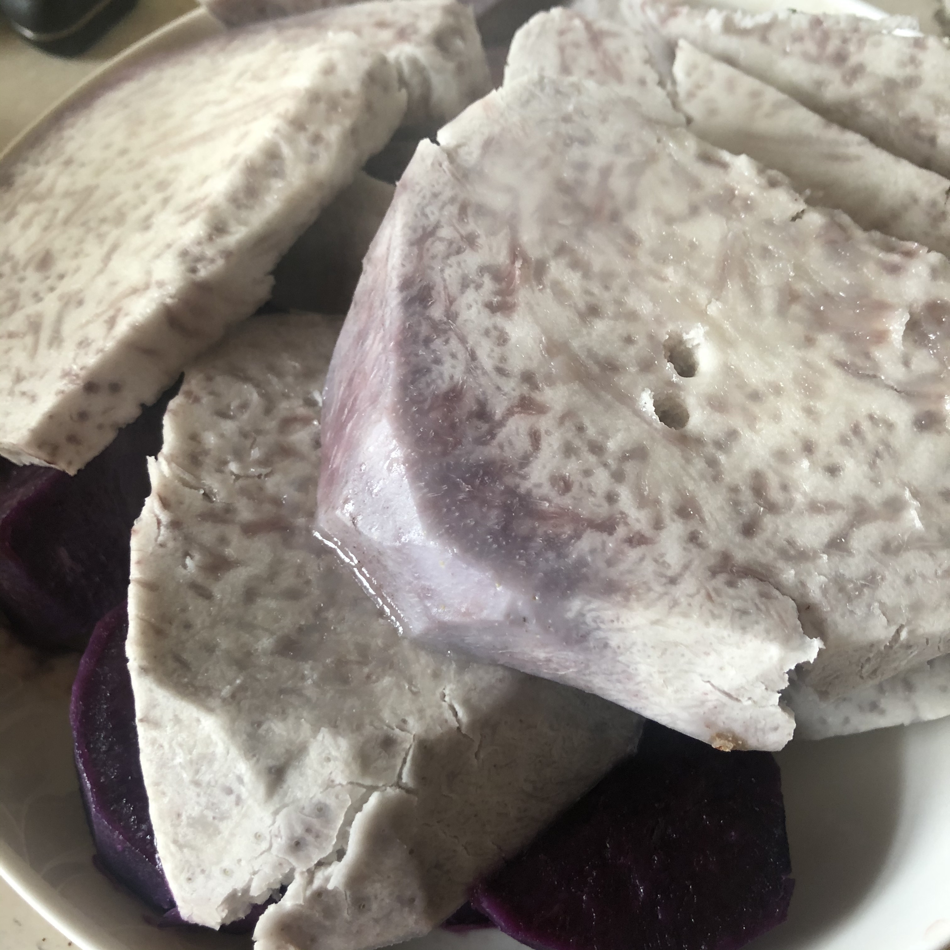 芋泥紫薯鲜奶的做法 步骤2