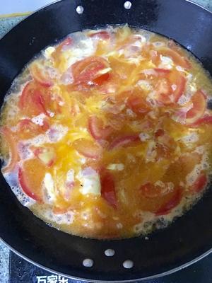 家常西红柿蛋汤的做法 步骤2