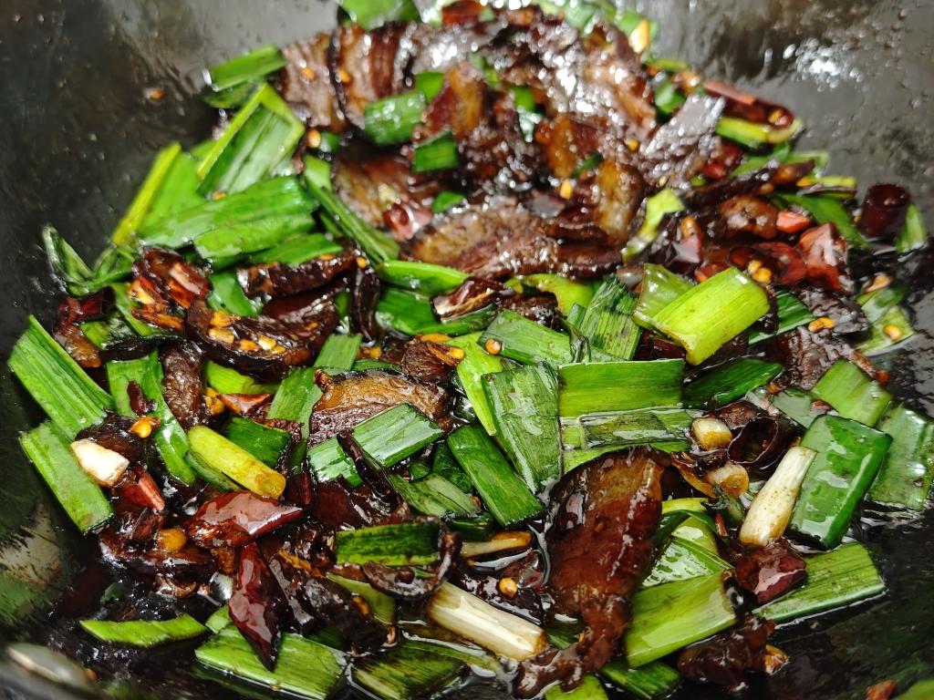 蒜苗炒烟熏腊肉
