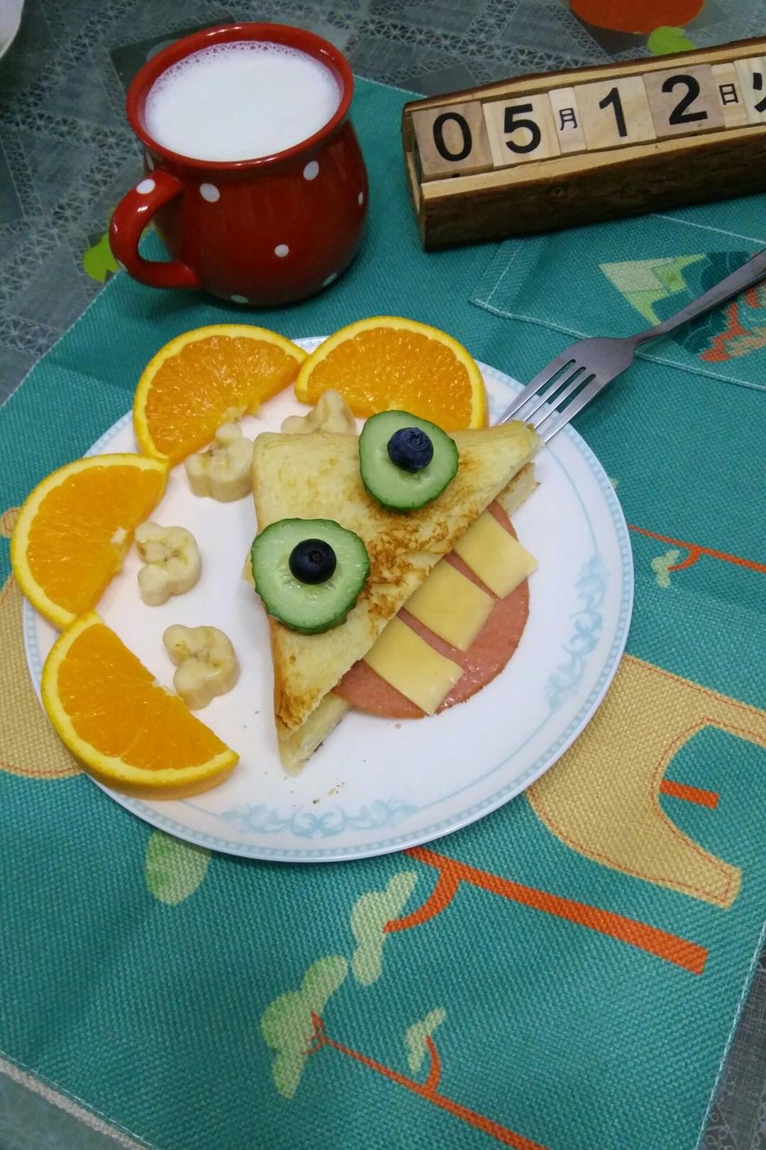 会吐舌头的大牙怪三明治