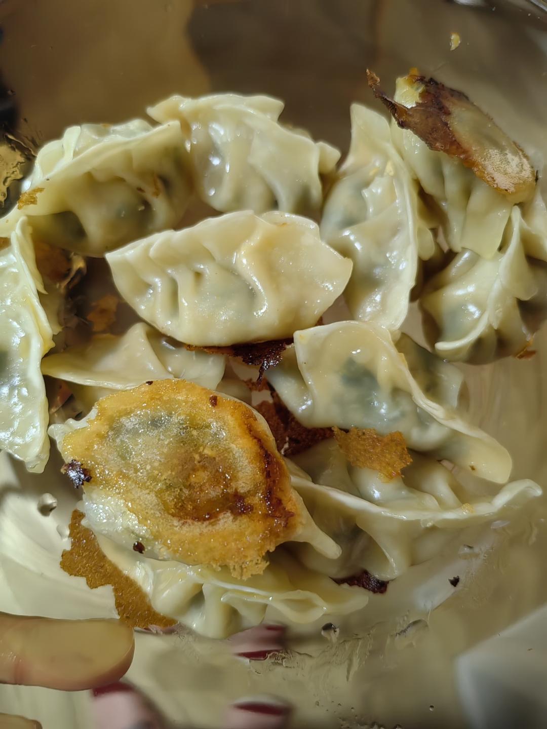 冰箱冷冻水饺做煎饺