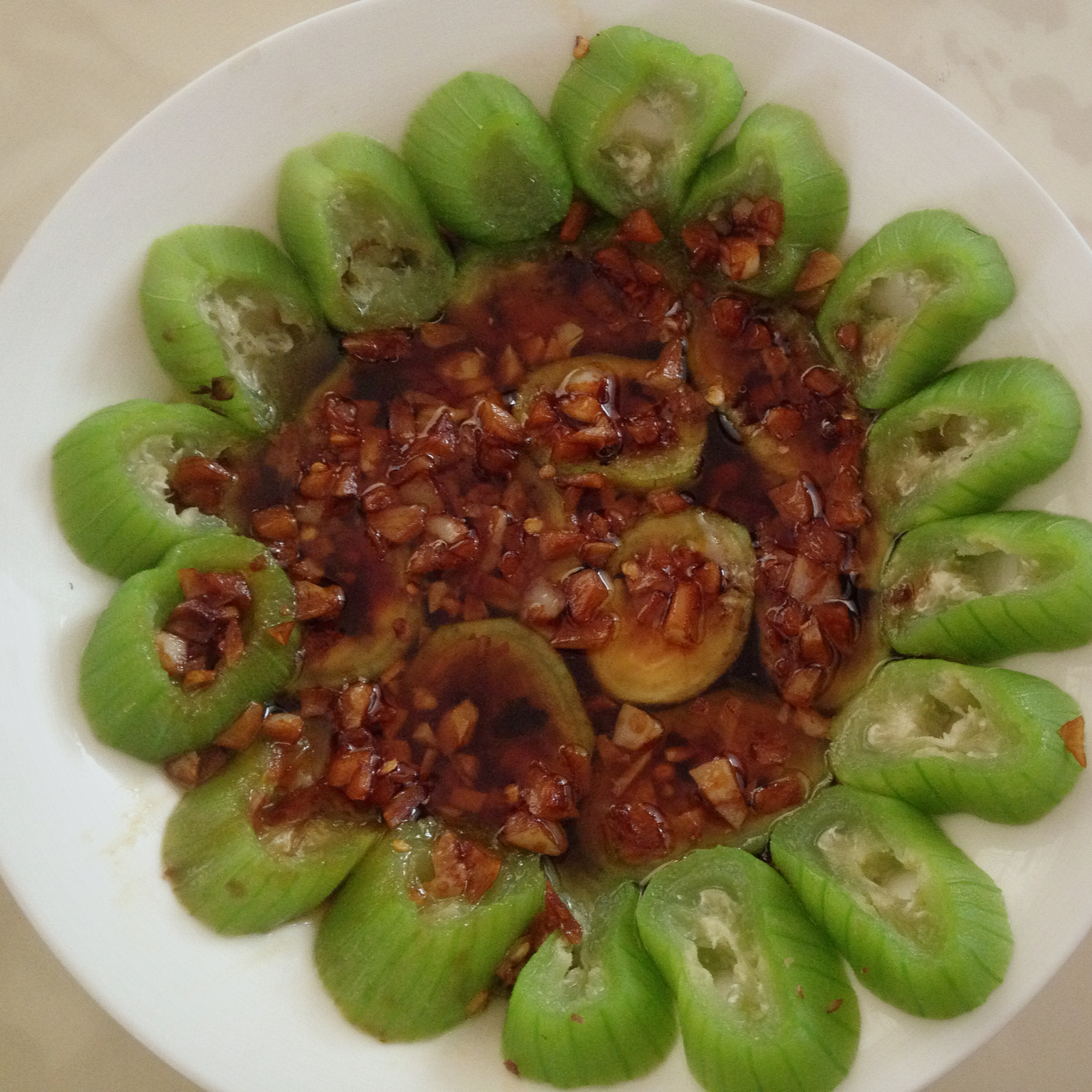 只需要五分钟就可以的美味蒜蓉蒸丝瓜